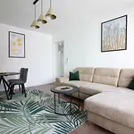Cosmopolitan Apartment